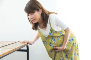陣痛の間隔はどう測る？病院へ連絡する目安や初産・経産の進み方を解説