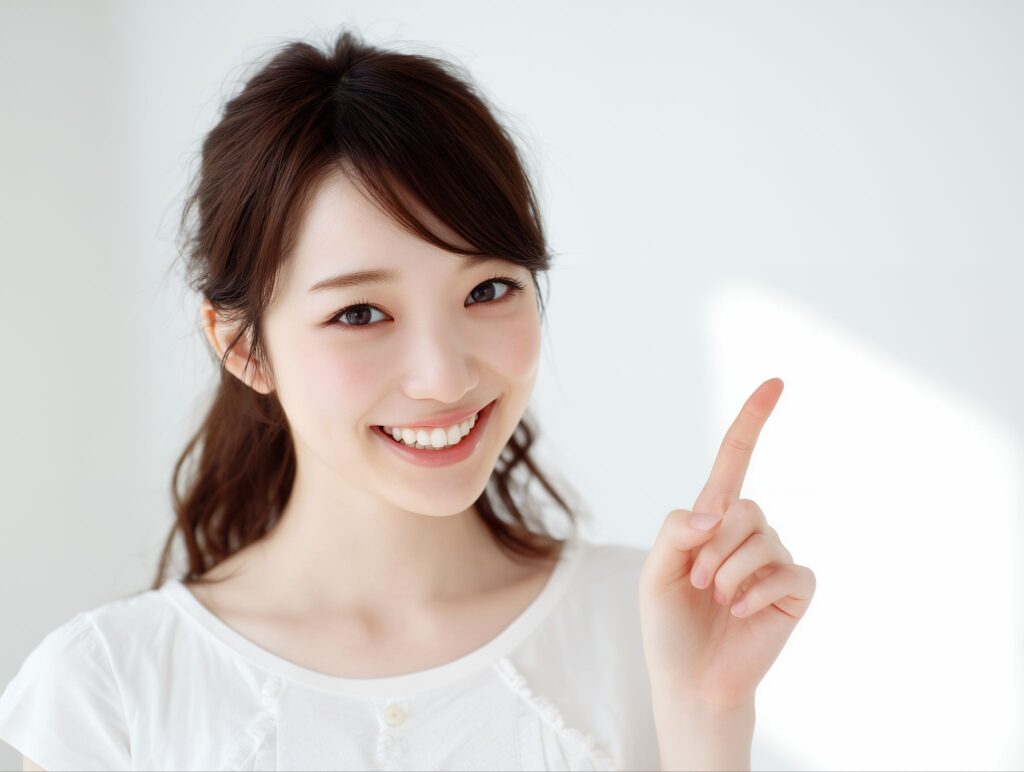 人差し指を立てている女性