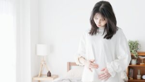 妊娠初期に出血が起こる8つの原因は?注意が必要な状態&受診の目安も紹介