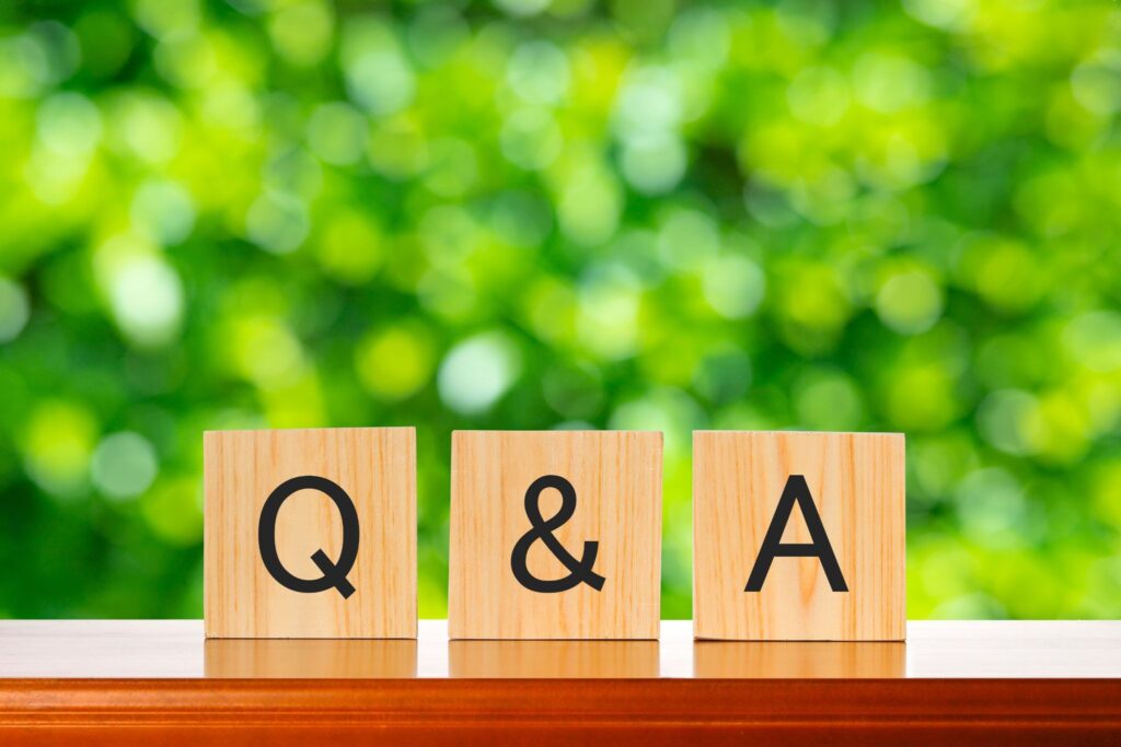 Q&Aと書かれた木製ブロック