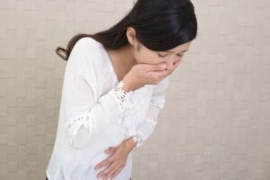 つわりはいつから始まる？ピークの時期と終わる目安・症状対策を紹介！