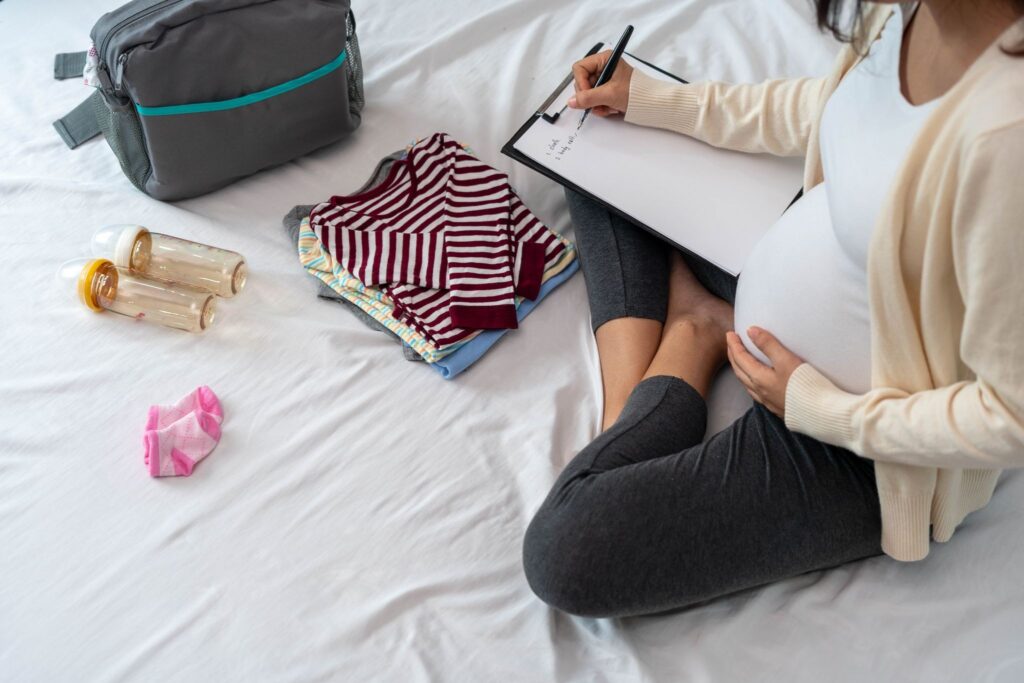 計画分娩の用意をしている妊婦